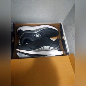 RawlingS Black and White Athletic Turf Shoes